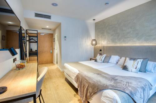 Ein Bett oder Betten in einem Zimmer der Unterkunft Hotel Costabella