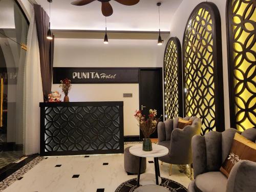 Ruang duduk di Punita Hotel