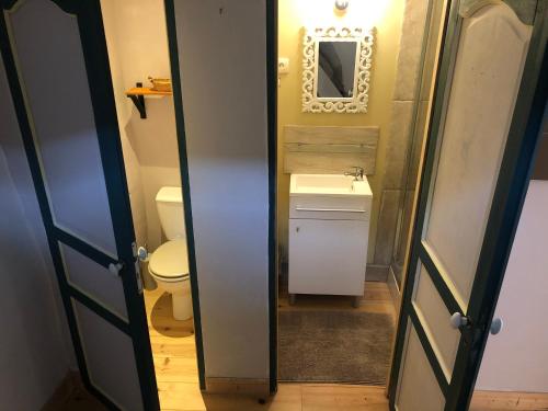 a bathroom with a toilet and a sink at Le Petit Relais du Canal in Trèbes