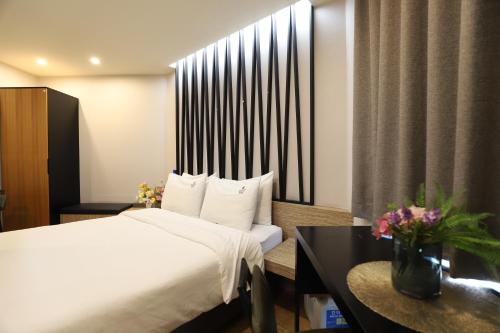 Ένα ή περισσότερα κρεβάτια σε δωμάτιο στο BON Hotel BUSINESS