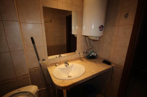 Ένα μπάνιο στο Vadim Apartments in Panorama Beach Vigo Nessebar