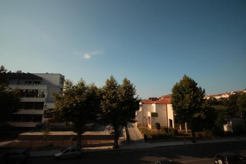 Το κτήριο όπου στεγάζεται  το διαμέρισμα