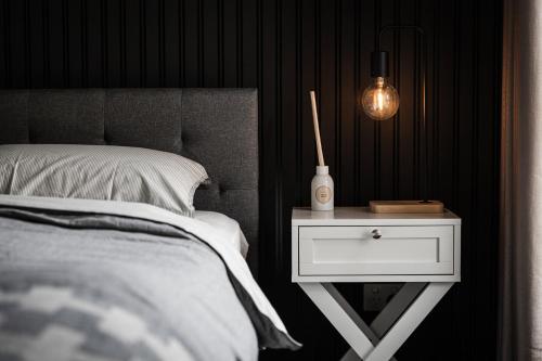 Llit o llits en una habitació de Modern 4BR house perfect for family getaway