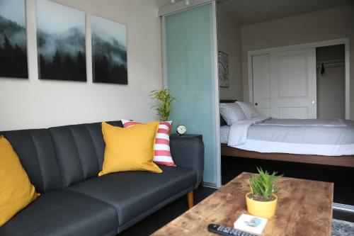 Queen Anne Abode - 1 Block from CPA! - Free Parking!_2