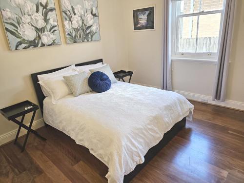 a bedroom with a bed with a blue ball on it at Araluen, Heart of Bowral in Bowral