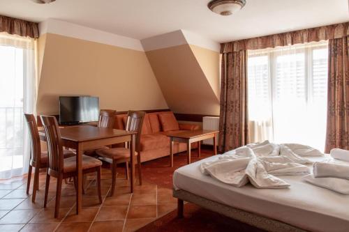 Főnix Wellness *** 1 A épület – Photos 3