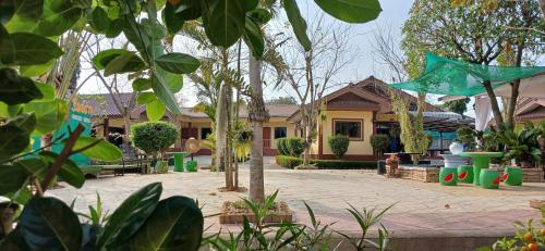 Zahrada ubytování Phuvieng Resort Chiangsaen