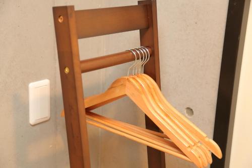 a bunch of spaghetti hanging from a wooden rack at Tokyo Time Traveler 駅徒歩5分 暮らすように泊まれるホテル in Tokyo