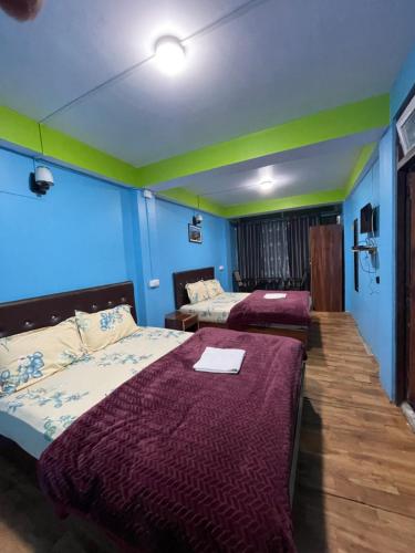 Postel nebo postele na pokoji v ubytování ZORBA HOMESTAY DARJEELING
