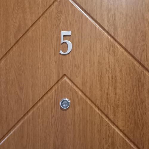 a wooden door with the number six on it at S Neries 19 apartamentai su parkingu in Šiauliai