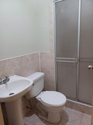 Koupelna v ubytování Habitación acogedora Orué