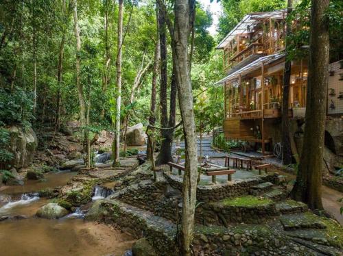 Un paisaje natural cerca del lodge