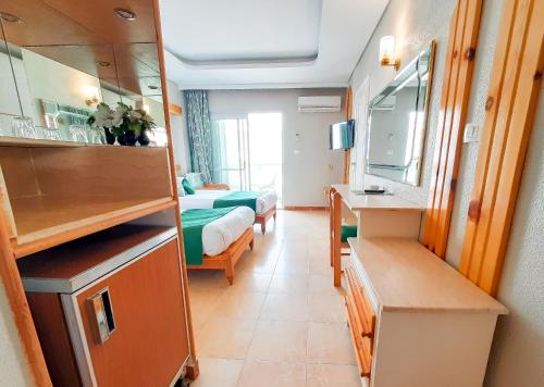 TV a/nebo společenská místnost v ubytování Beau Site Hotel