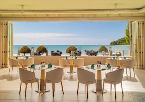 a restaurant with a view of the beach at Pelangi Beach Resort & Spa, Langkawi in Pantai Cenang