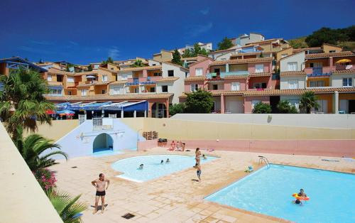 Bazén v ubytování F3 en bord de mer avec piscine nebo v jeho okolí