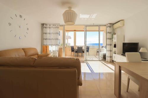 Ruang duduk di MarketHome Sea View Sueño Azul