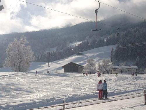 a group of people on a ski slope with a ski lift at Ferienwohnung Maria & Luis in Kolsass