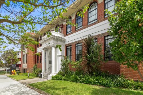 Κήπος έξω από το Heritage Luxury Apartment-Footy & CBD