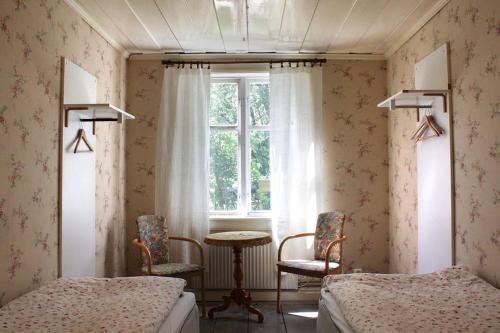 Ένα ή περισσότερα κρεβάτια σε δωμάτιο στο Ralph Lundstengården (Farmhouse Lodge)