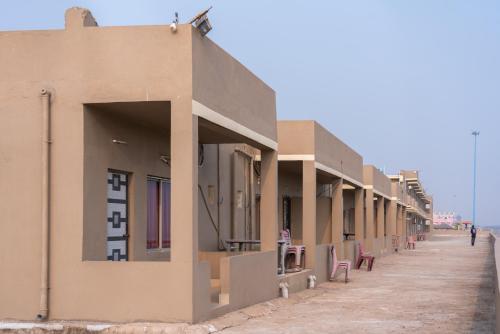 a row of buildings on the side of a beach at Hotel Nilkantha in Mandarmoni