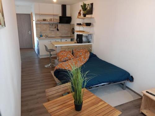 a bedroom with a bed and a table in a room at Poisson in Isigny-sur-Mer