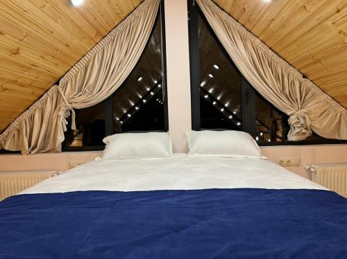Borjomi inn Cottages房間的床