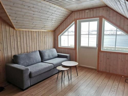 a living room with a couch and a table at Blabergan Lodge in Nord-Lenangen