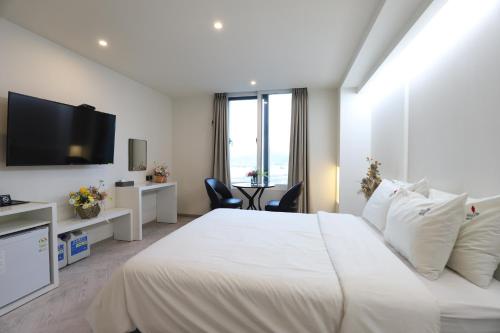 Ένα ή περισσότερα κρεβάτια σε δωμάτιο στο BON Hotel BUSINESS