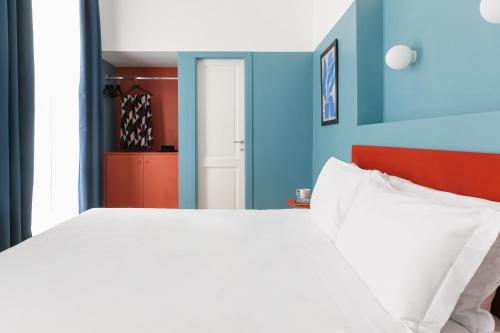 A bed or beds in a room at Passepartout