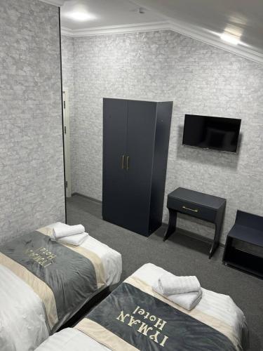 מיטה או מיטות בחדר ב-Iyman Hotel