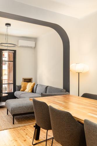 Vista by halu!: Spacious City Centre Home