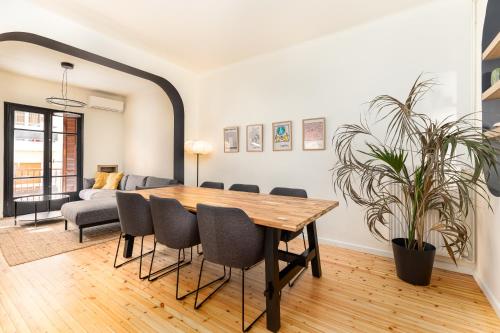 Vista by halu!: Spacious City Centre Home