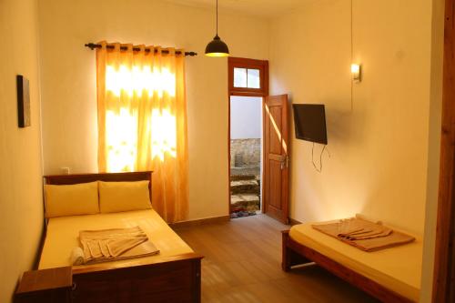 a room with two beds and a window with a window at Triniton Holiday Villas in Hatton