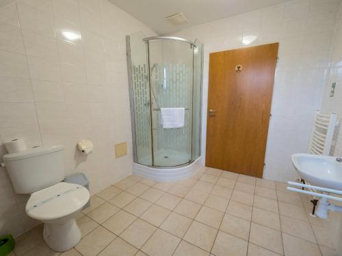 Ванная комната в Klášter Hejnice - vzdělávací, konferenční a poutní dům