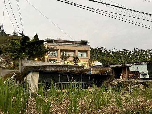 a house with a train on top of it at De Ren Tea Gardens in Meishan