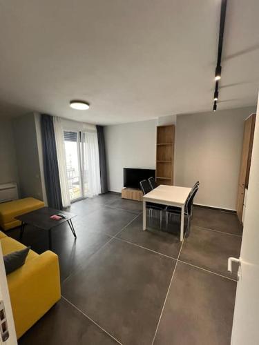 5th Floor Apartment Sea View, Qerret - Imazhi 5