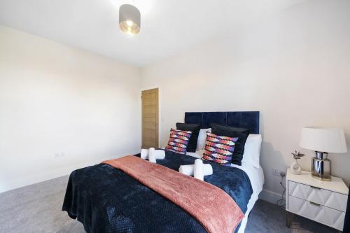 Katil atau katil-katil dalam bilik di Luxurious house in Wembley - Garden