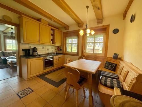 Kuchyň nebo kuchyňský kout v ubytování Ferienwohnung Zum Heuschober