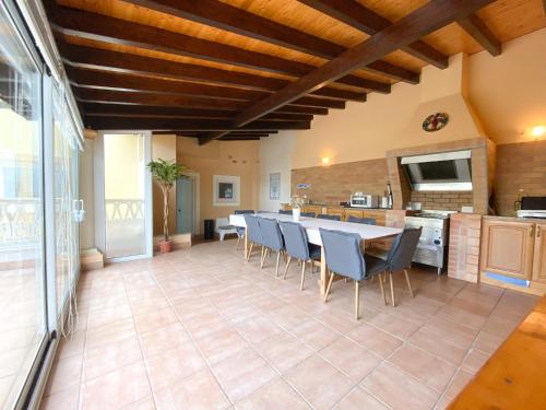a kitchen and dining room with a table and chairs at Holiday House Praia D Ana in Lagos