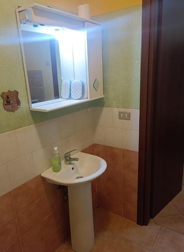 a bathroom with a sink and a mirror at Casa vacanza BB degli angeli in Fara San Martino