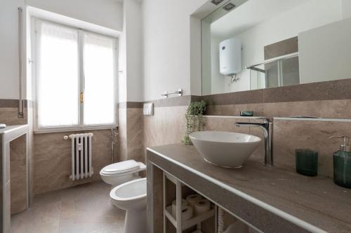 EasyTopStay - Large Apartment Close to Metro