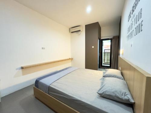 מיטה או מיטות בחדר ב-Maxley Suites Dormitory C1