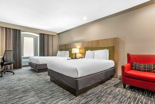 Postel nebo postele na pokoji v ubytování Country Inn & Suites by Radisson, Metairie New Orleans , LA