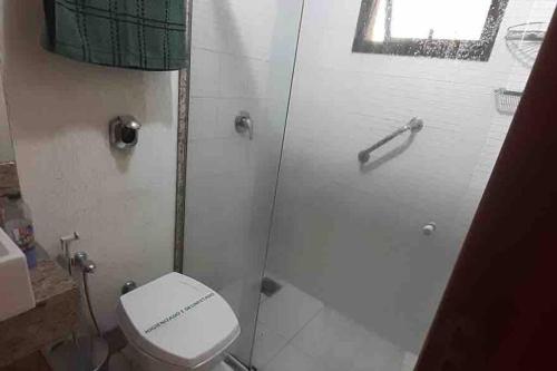 a bathroom with a toilet and a shower stall at Sun Square Marista Vista Pça do Sol! Hospitais,mercados e cartórios, tudo perto! 301 in Goiânia