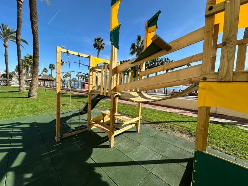 ALO - Beachfront Studio with Sea Views, Pool and Terrace - AC, Benalmádena