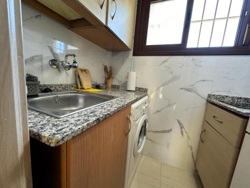 ALO - Beachfront Studio with Sea Views, Pool and Terrace - AC, Benalmádena