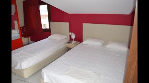 Кровать или кровати в номере KYPRIOTIS LEONIDAS APARTMENTS