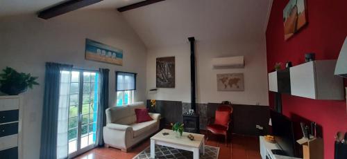 a living room with a couch and a table at Quinta Inge in Paio Mendes