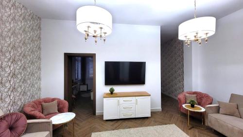 a living room with a couch and a tv at APARTAMENT JARACZA 28/11 in Słupsk