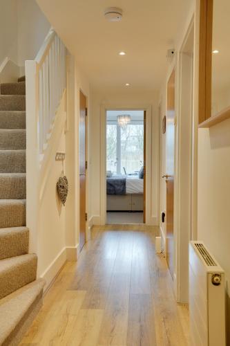 Foto dalla galleria di Eider Cottage: Lake View & Access in the Cotswolds a Cirencester
